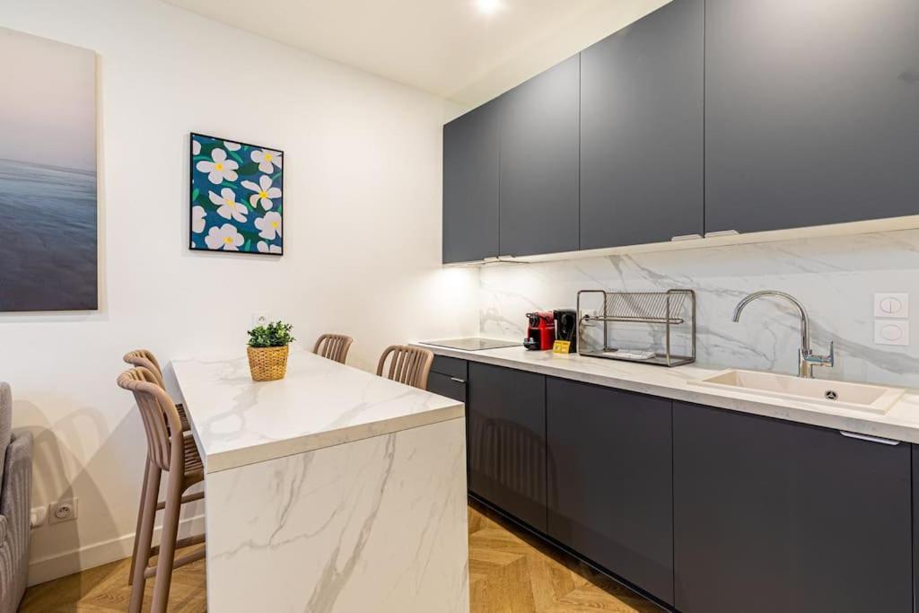 Moderne Pour 4 Proche Arc De Triomphe Appartement