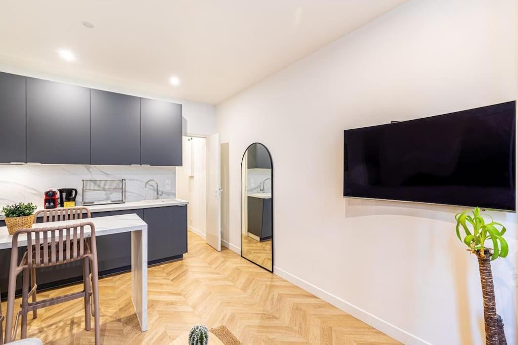 Moderne Pour 4 Proche Arc De Triomphe *
