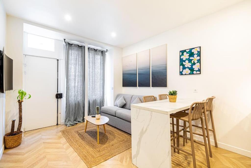 Appartement Moderne Pour 4 Proche Arc De Triomphe
