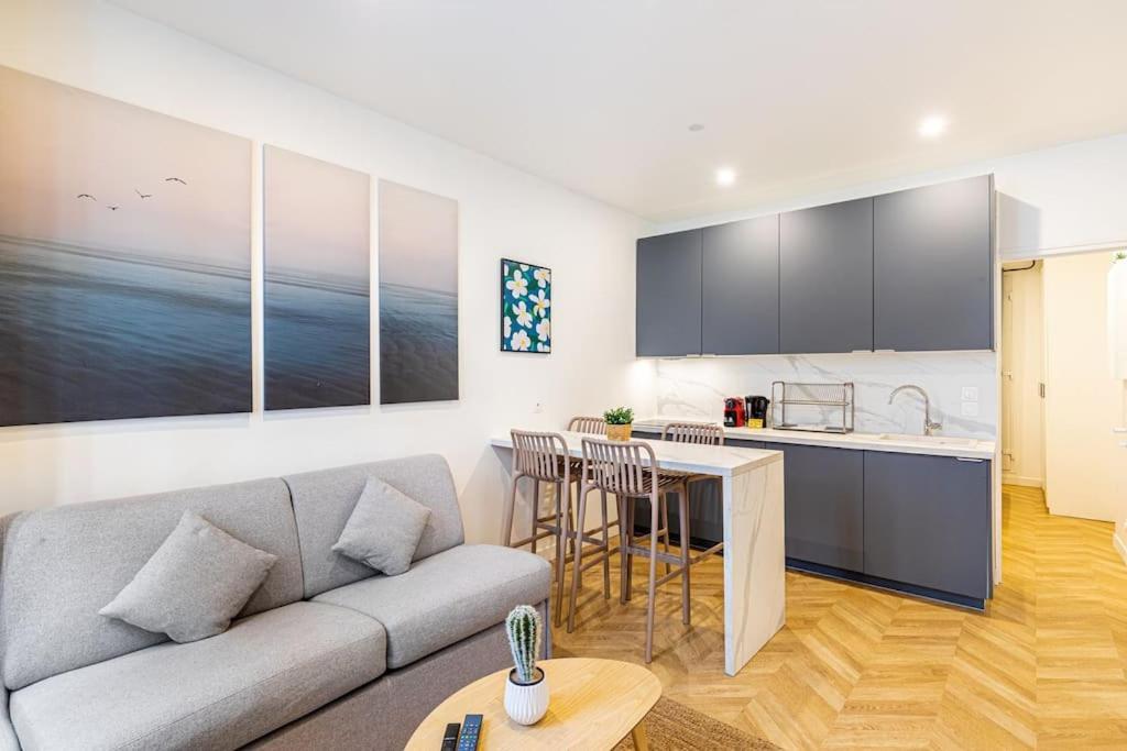 Moderne Pour 4 Proche Arc De Triomphe *