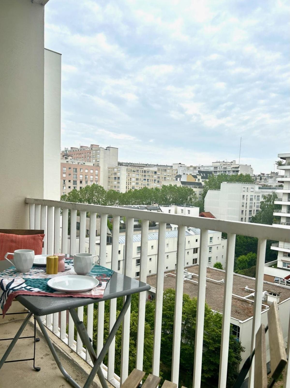 Homestay Chambre Tout Confort, Spacieuse, Calme Et Lumineuse Avec Balcon *