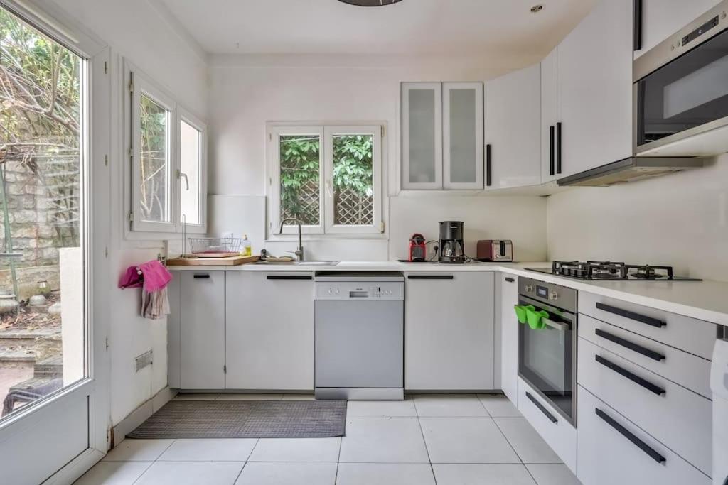 Holiday home Stunning House With Garden 1 Minute From The Metro Paris