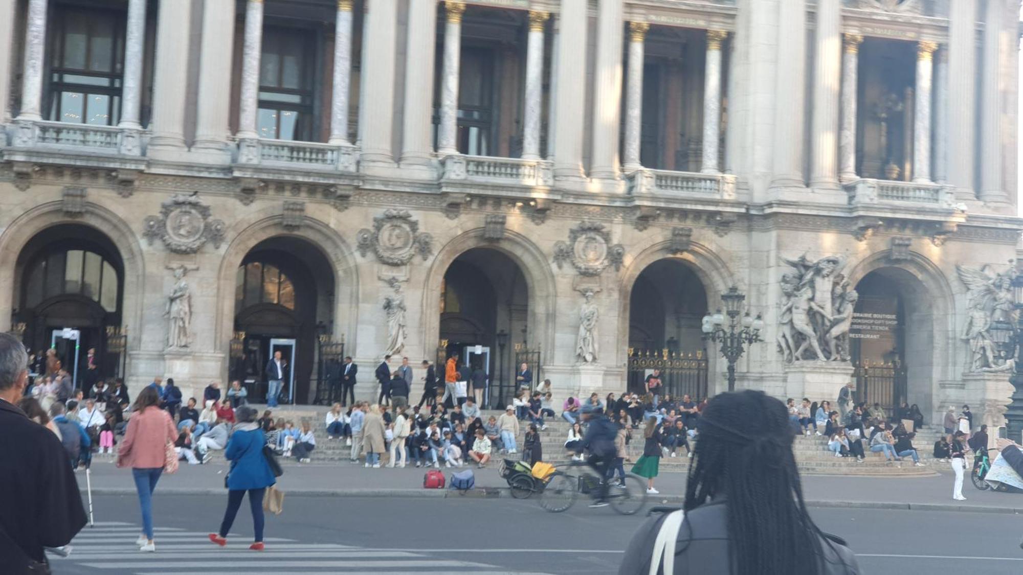 Stuning Place ,gare Montparnasse ,center ,front Of Metro Séjour chez l'habitant *