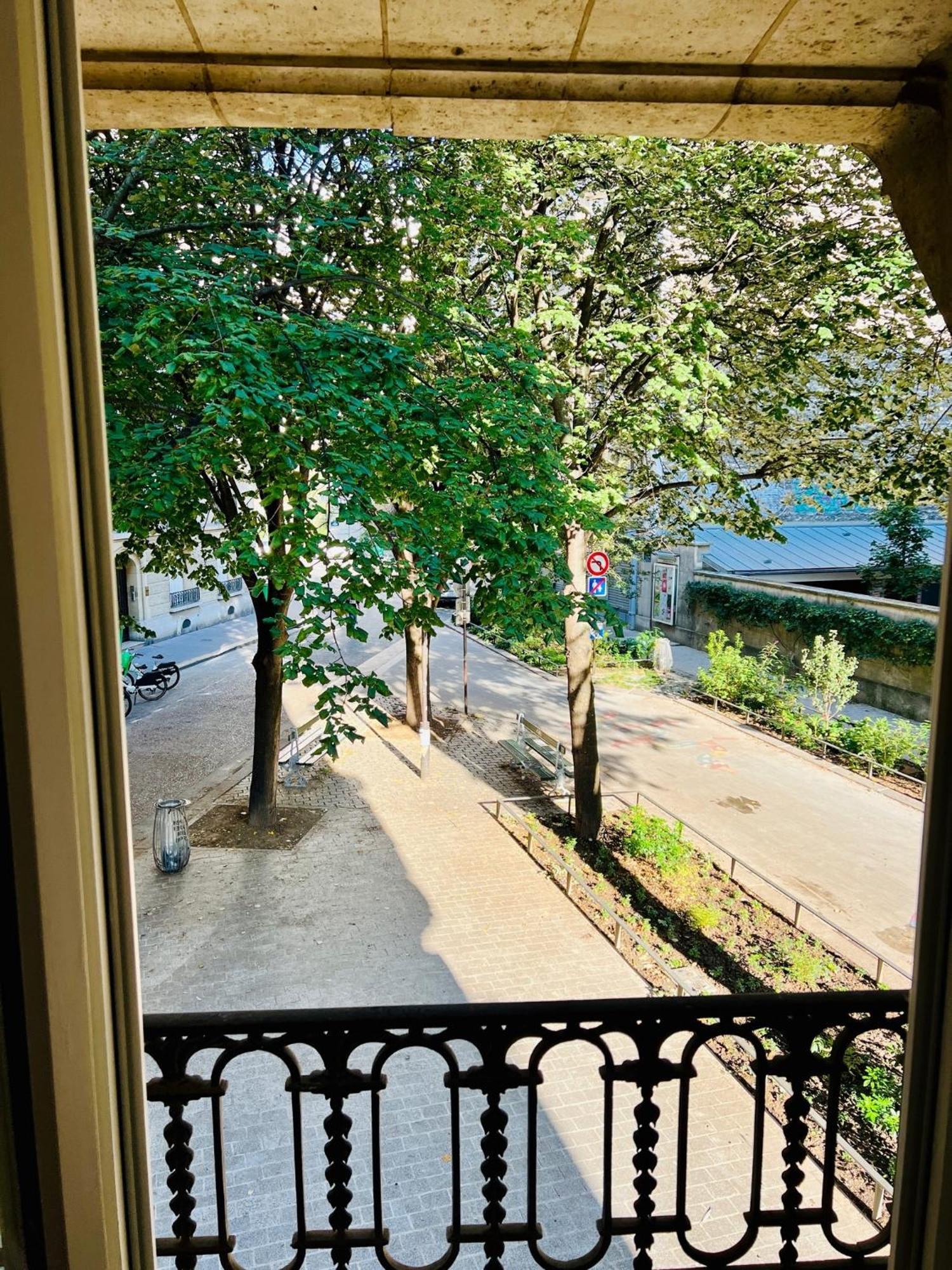 Chic Quartier Montparnasse Paris