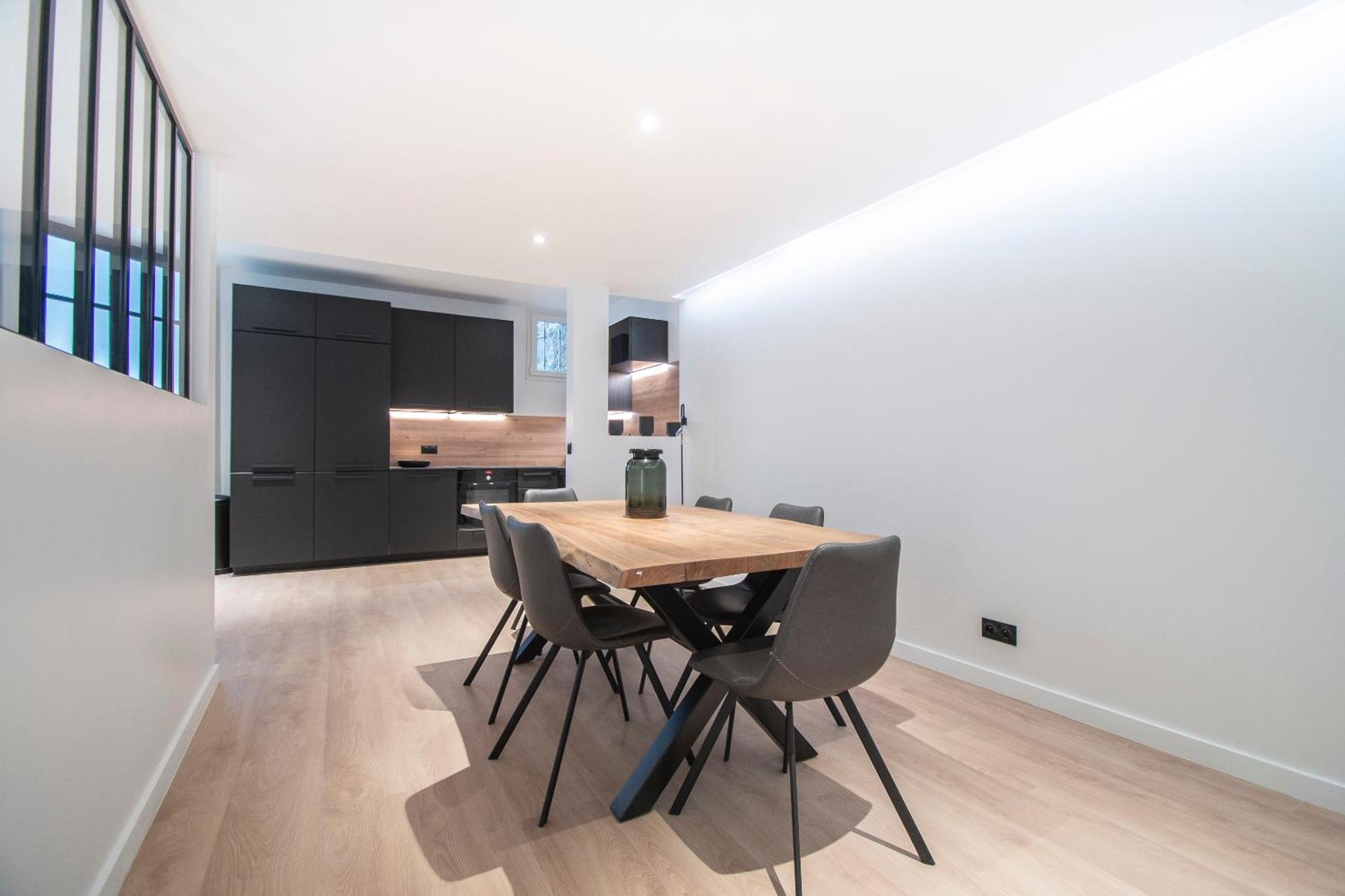In - Eiffel Tower Area Apartment *