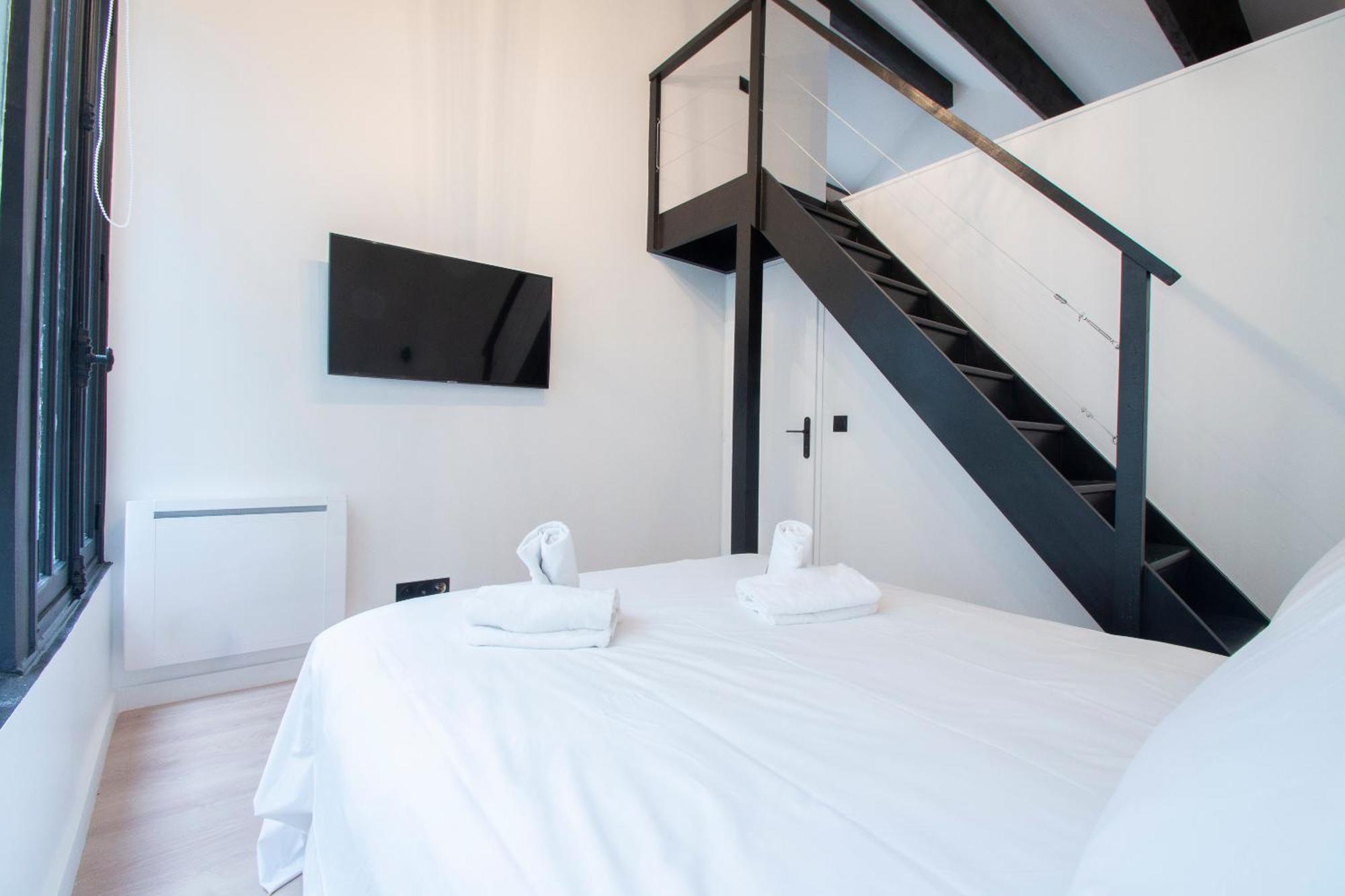 In - Eiffel Tower Area Apartment Paris