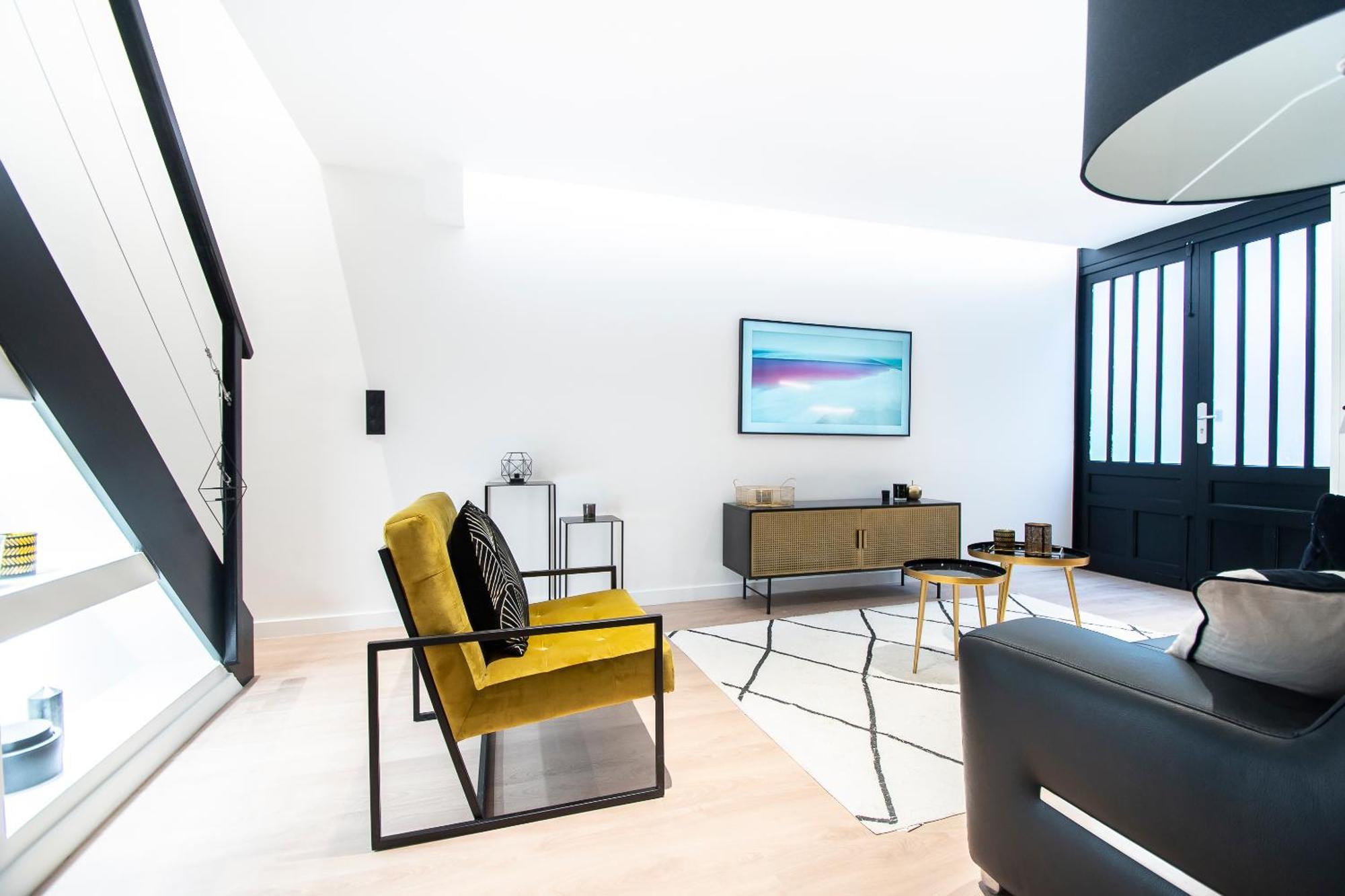In - Eiffel Tower Area Apartment