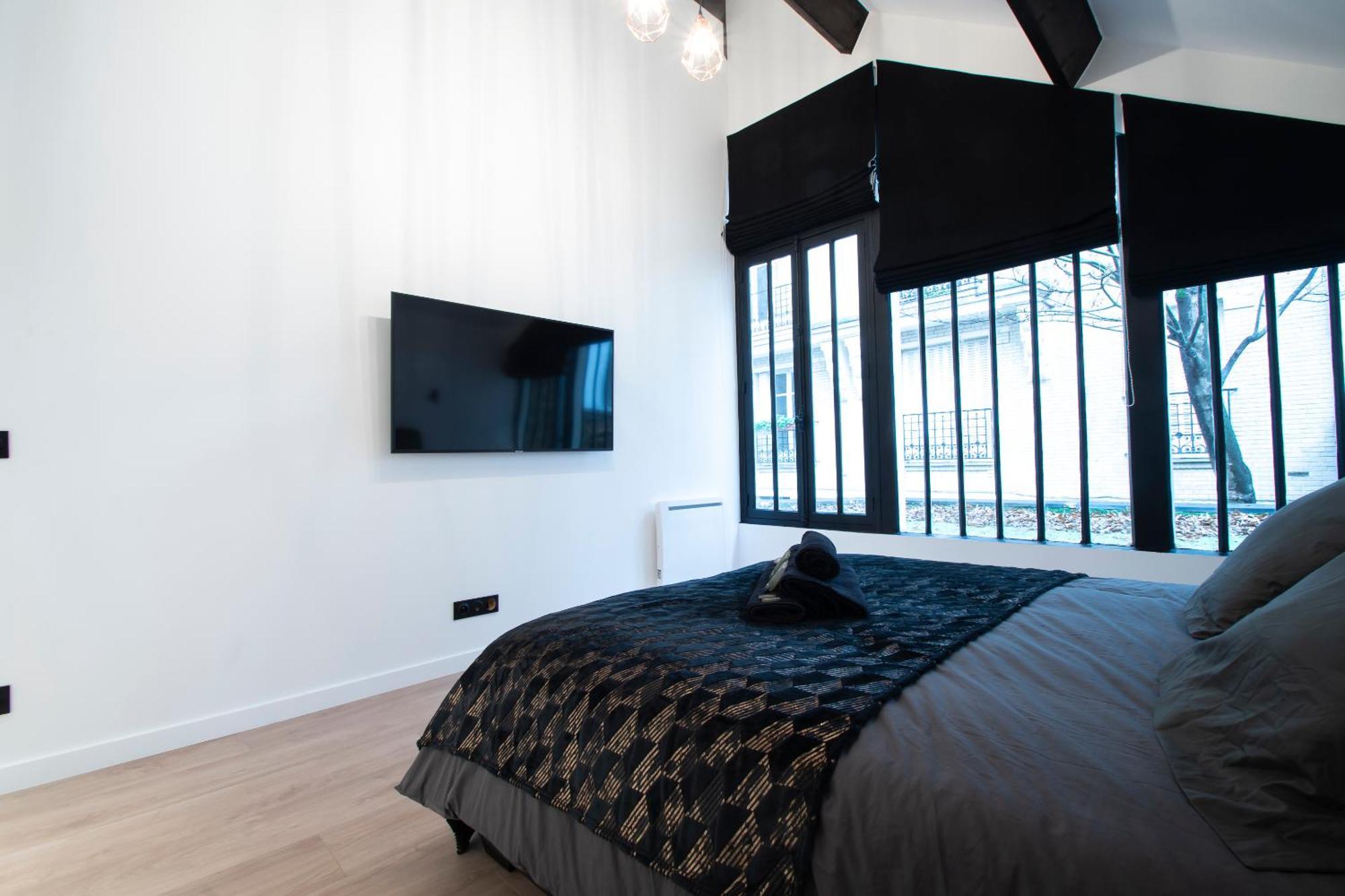 In - Eiffel Tower Area Apartment Paris
