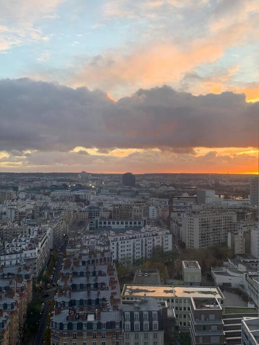 Rare 75m2 Parisian Apartment, Breathtaking Views! Apartment *