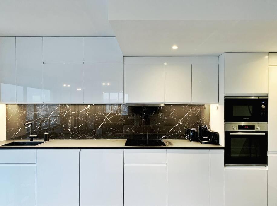 Rare 75m2 Parisian Apartment, Breathtaking Views! *