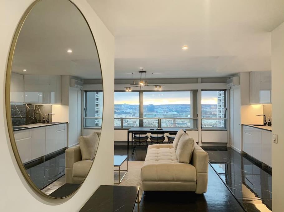 Rare 75m2 Parisian Apartment, Breathtaking Views! *