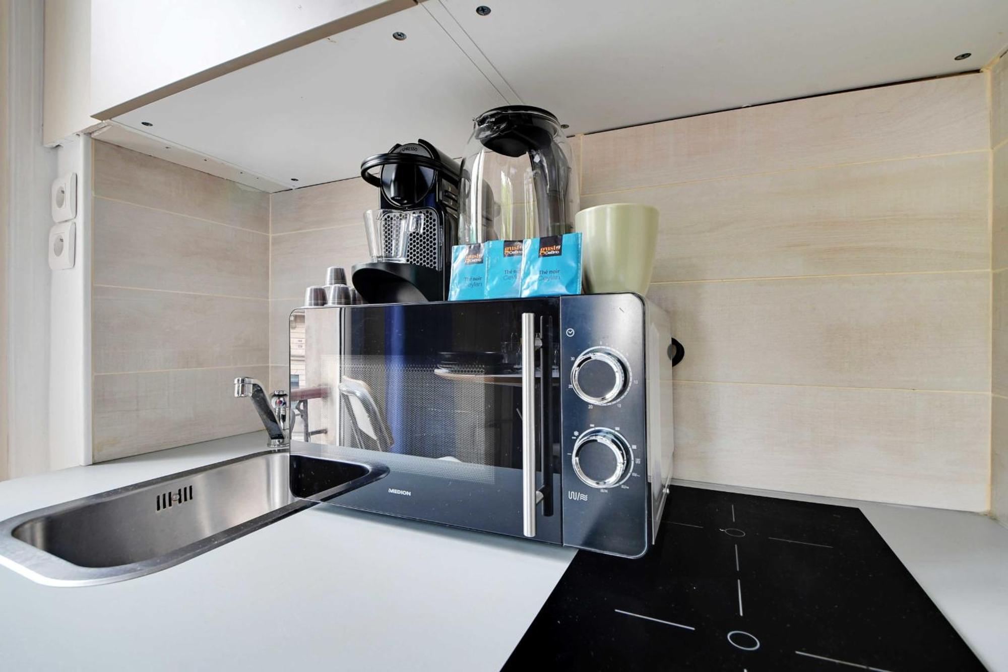 Charming Studio Boulevard Magenta *