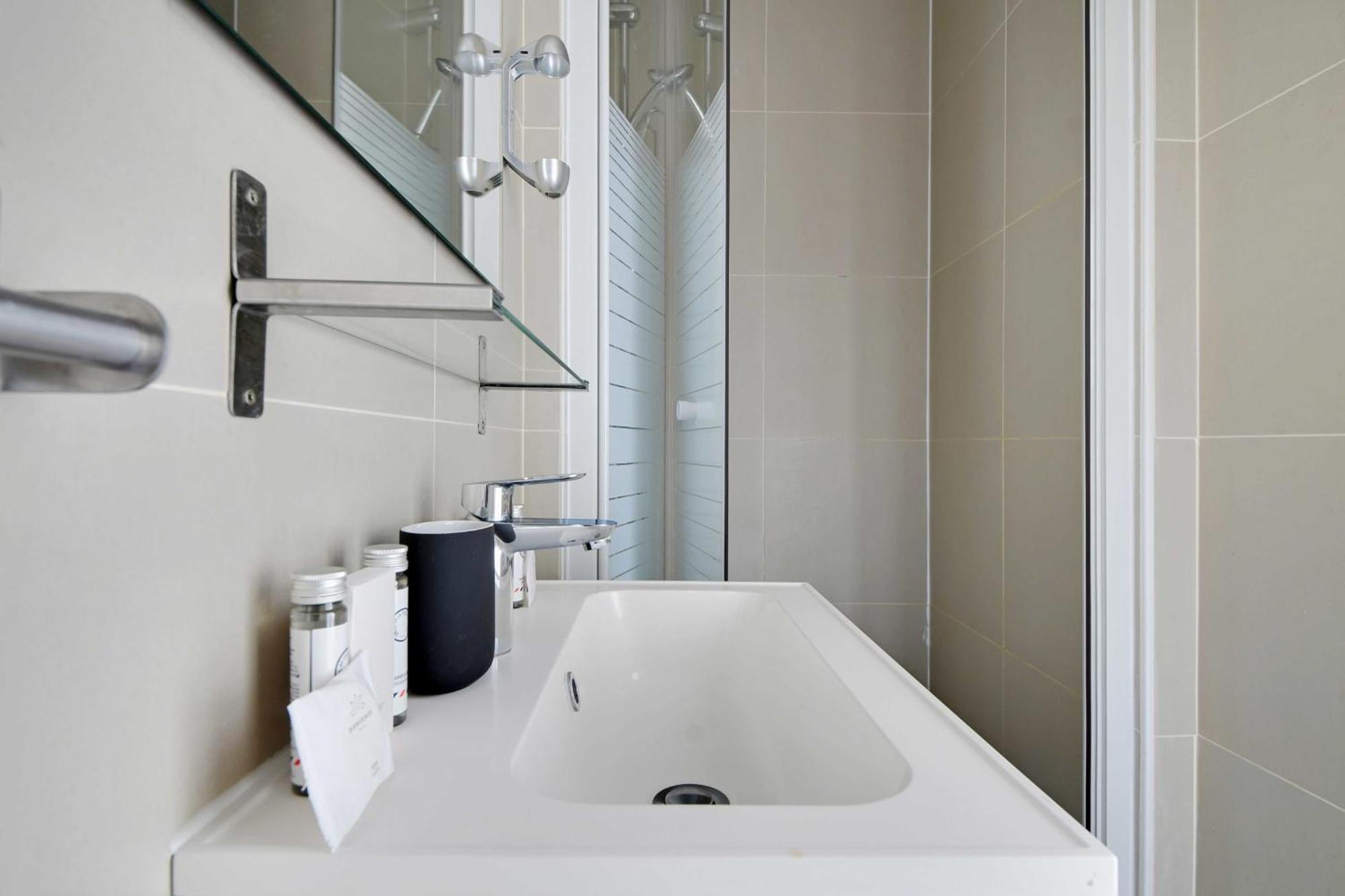 Charming Studio Boulevard Magenta Paris