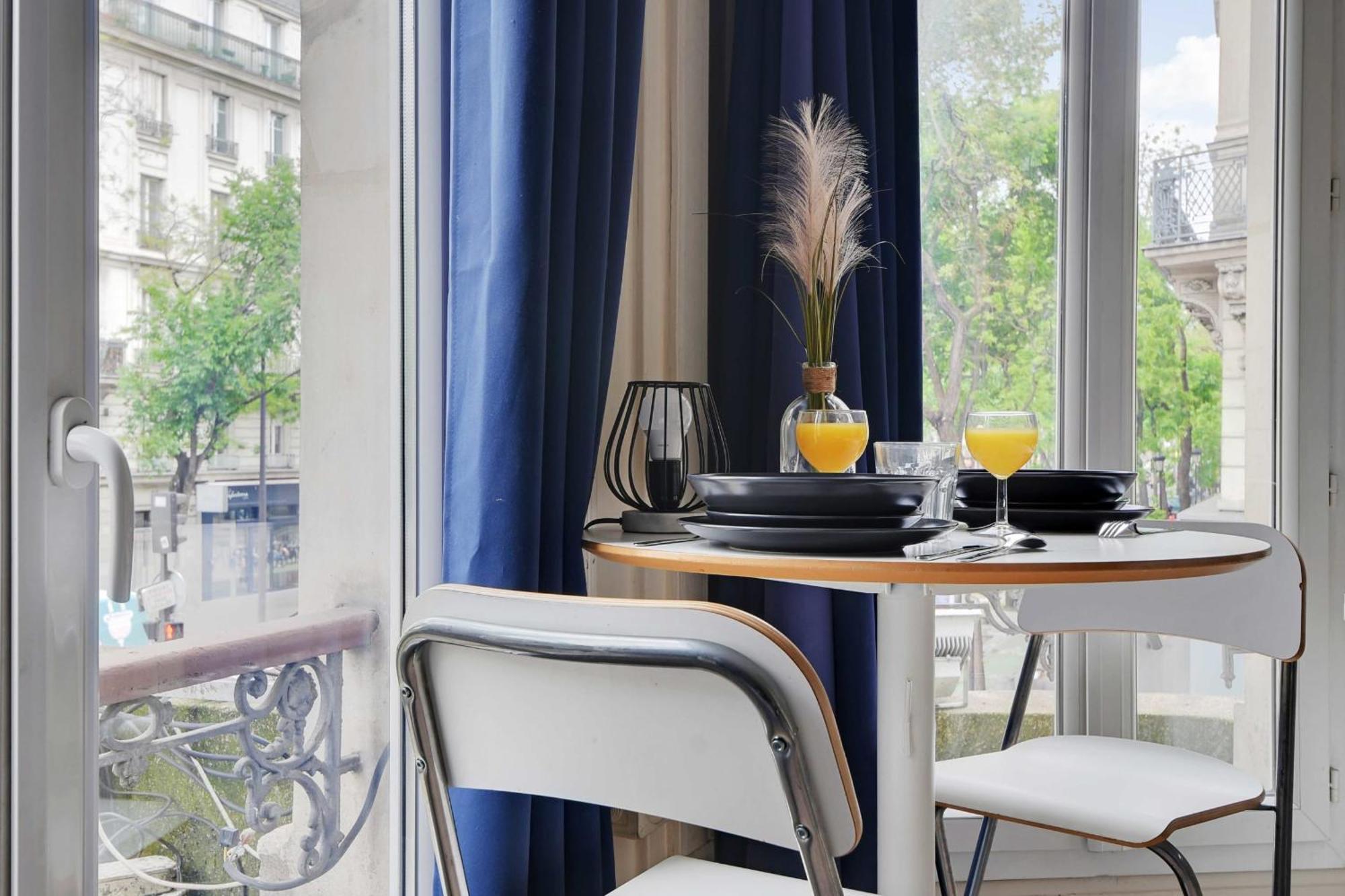 Charming Studio Boulevard Magenta