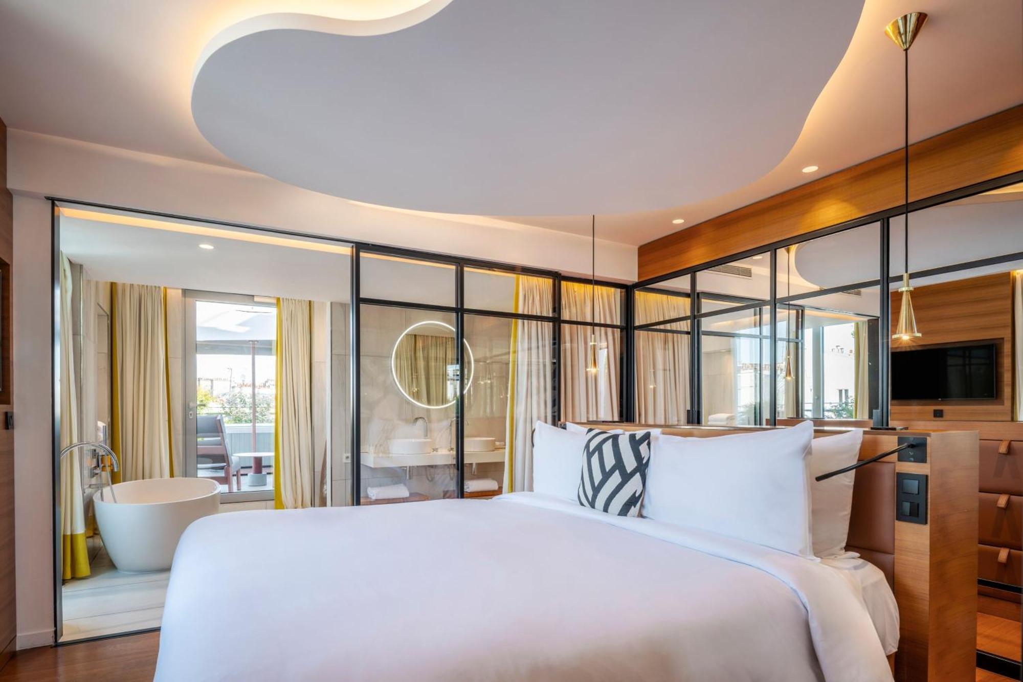 Hotel Renaissance Republique & 5*