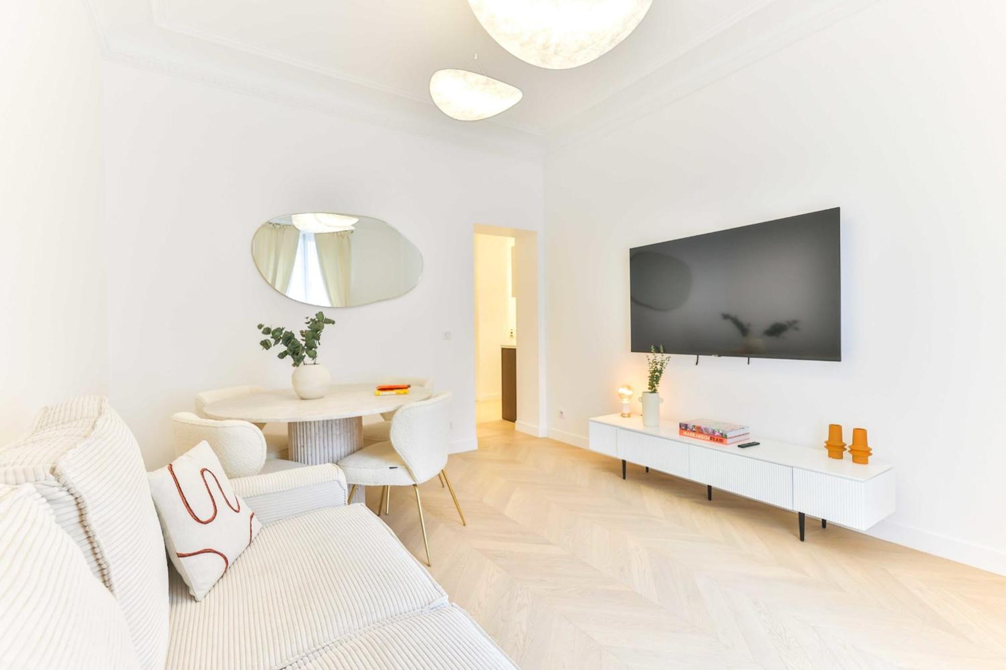 Apartment Charming 2br - 6p - Eiffel Tower Paris