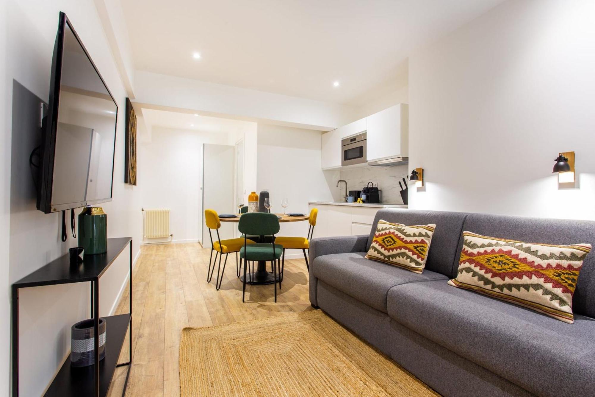 - Sacre Coeur Apartment *