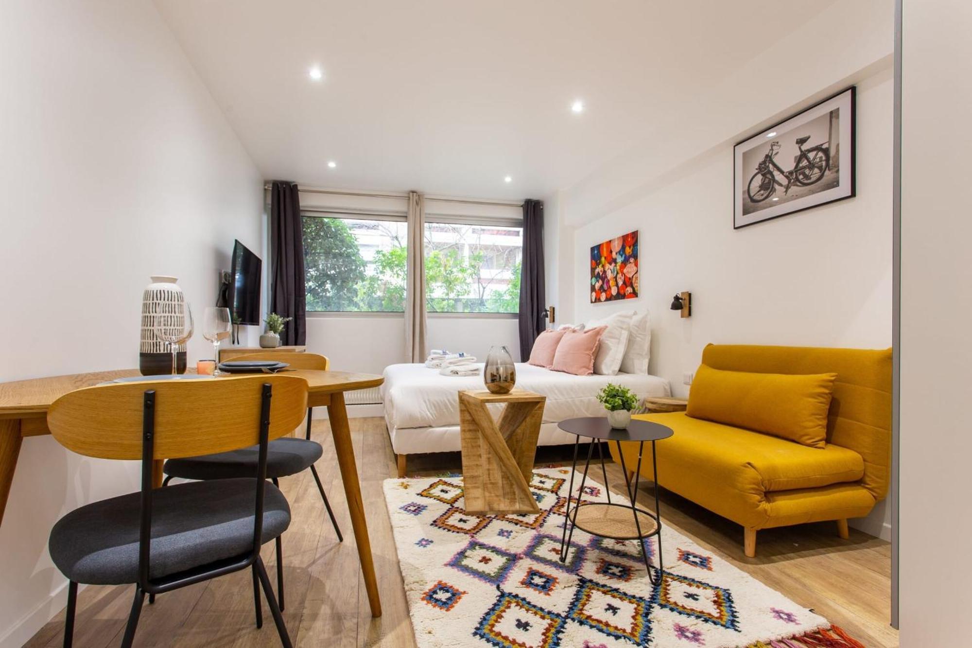 - Sacre Coeur Apartment *