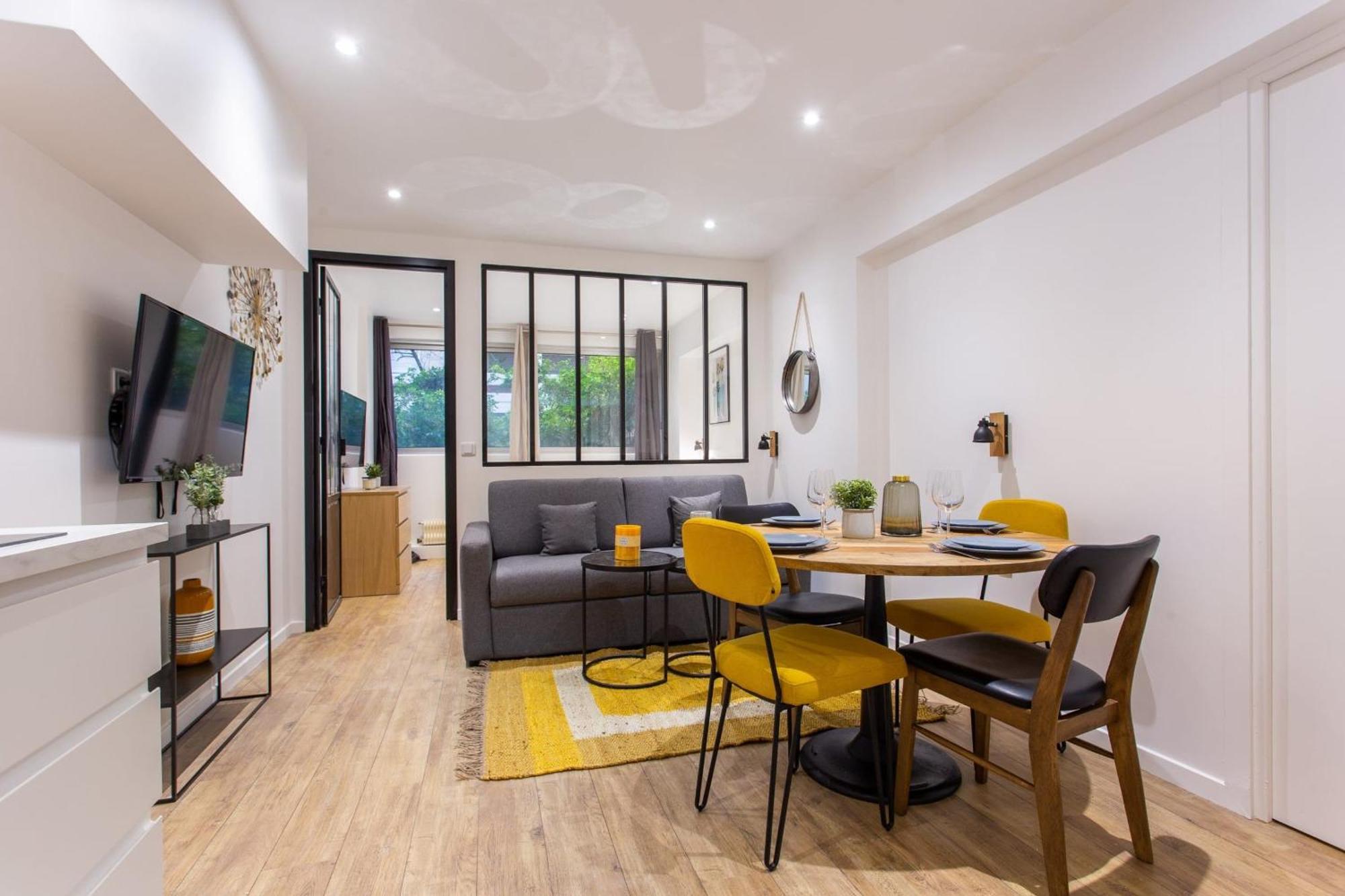 - Sacre Coeur Apartment