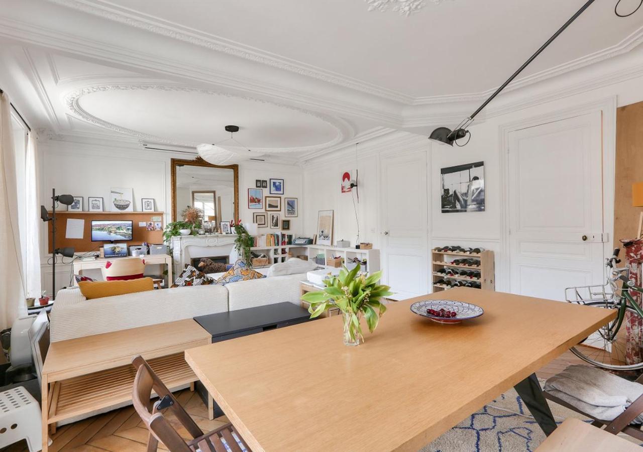 Gorgeous, Bright & Large 1 Bedroom Near Montmartre Apartment