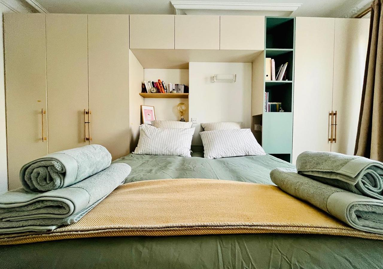 Apartment Gorgeous, Bright & Large 1 Bedroom Near Montmartre Paris