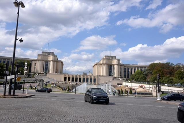Hospedagem domiciliar Eiffel Edge Escape 30 M From Eiffel Tower *