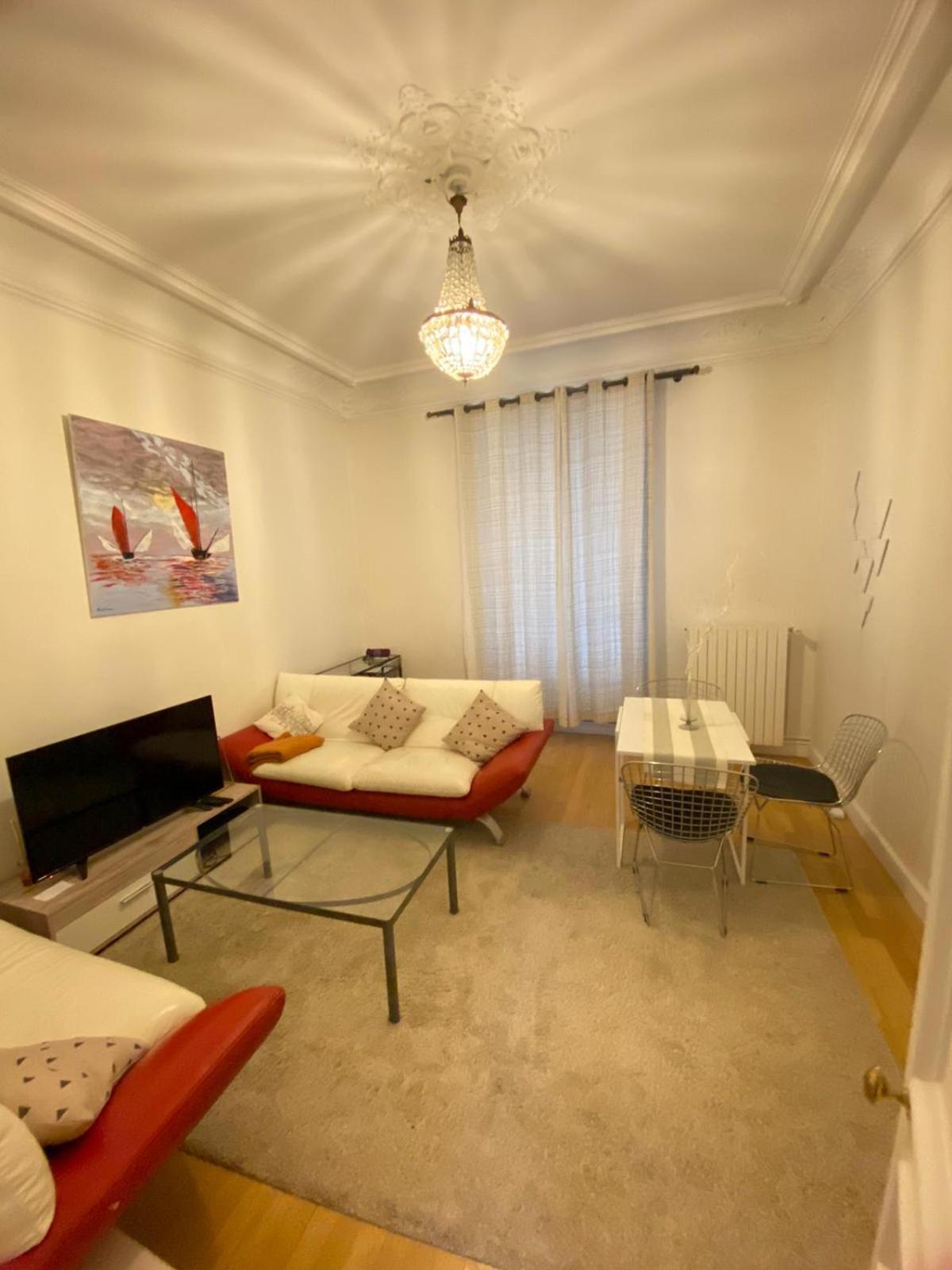 Haussmannien Moderne 2 Pieces Quartier Europe Du 8eme Apartment Paris