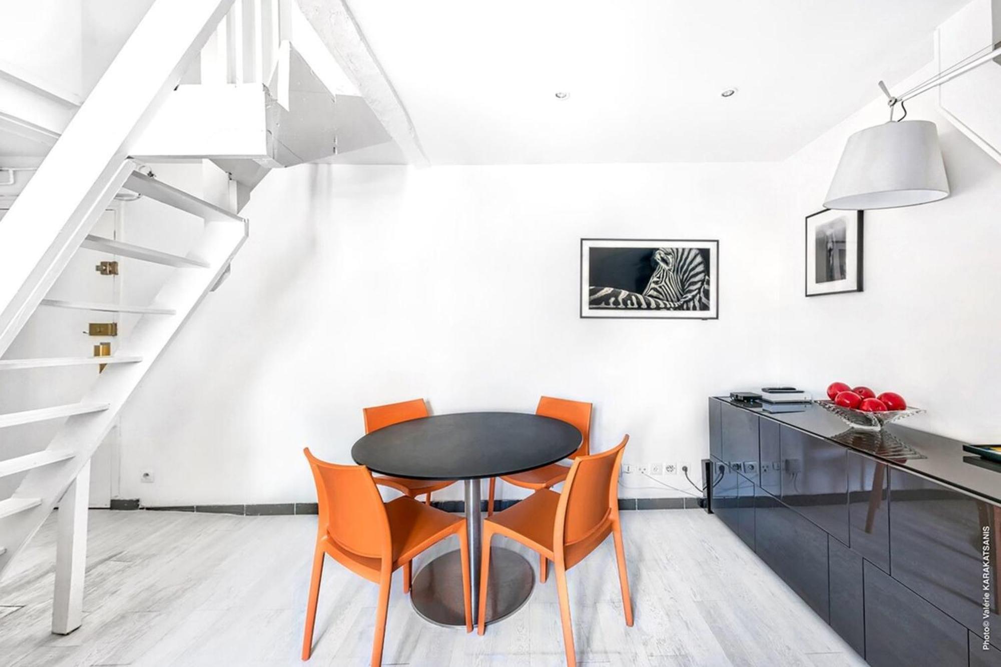 De La Gaîté , Montparnasse Appartement *