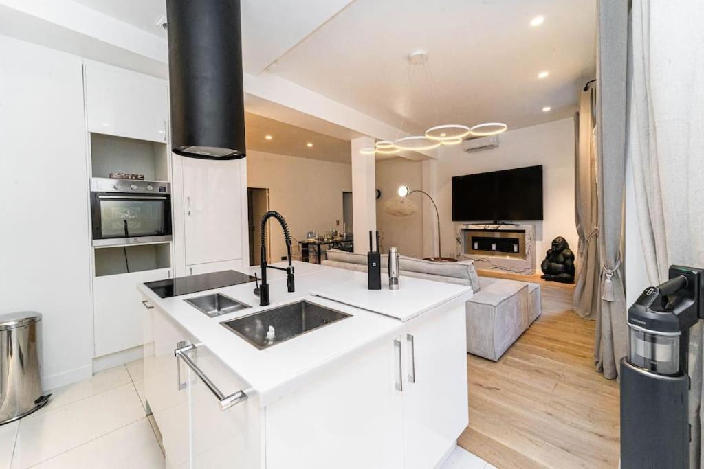 Notre-dame Apartment