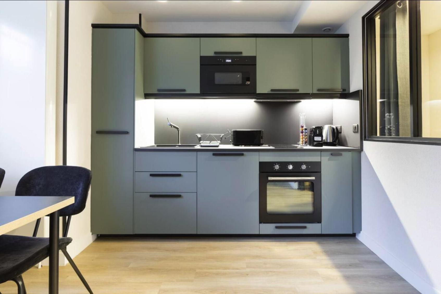 Hsh Parmentier-couronnes Ii Design 4p-1br Appartement