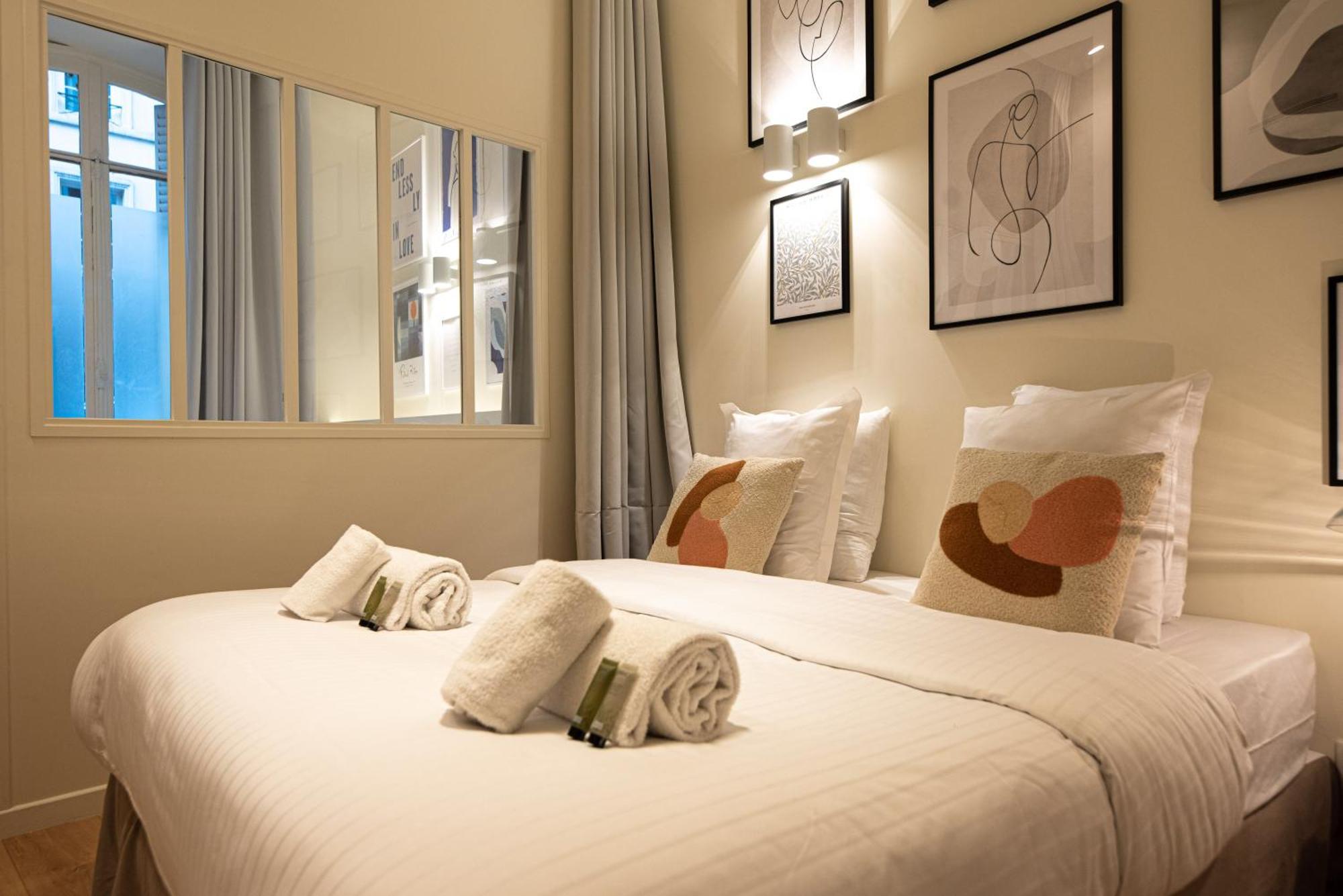 Amazing Flat In Champs Elysees. Apartment Paris