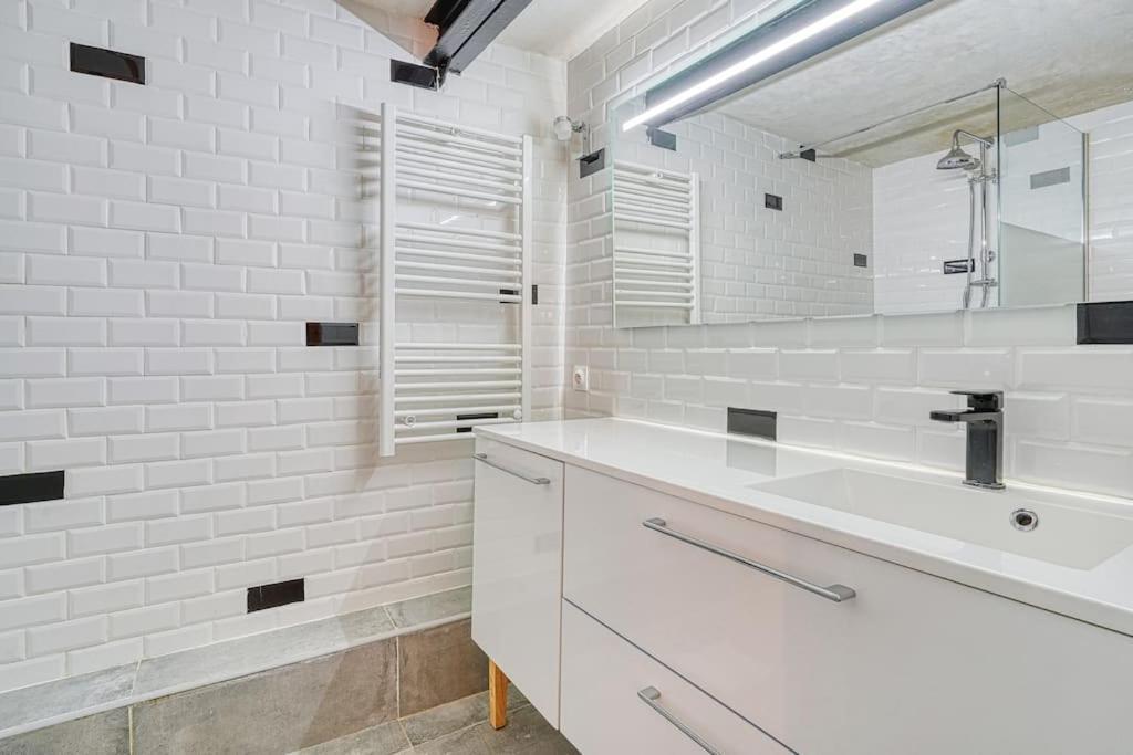 Appartement Proche Rue De Charonne - Ii *