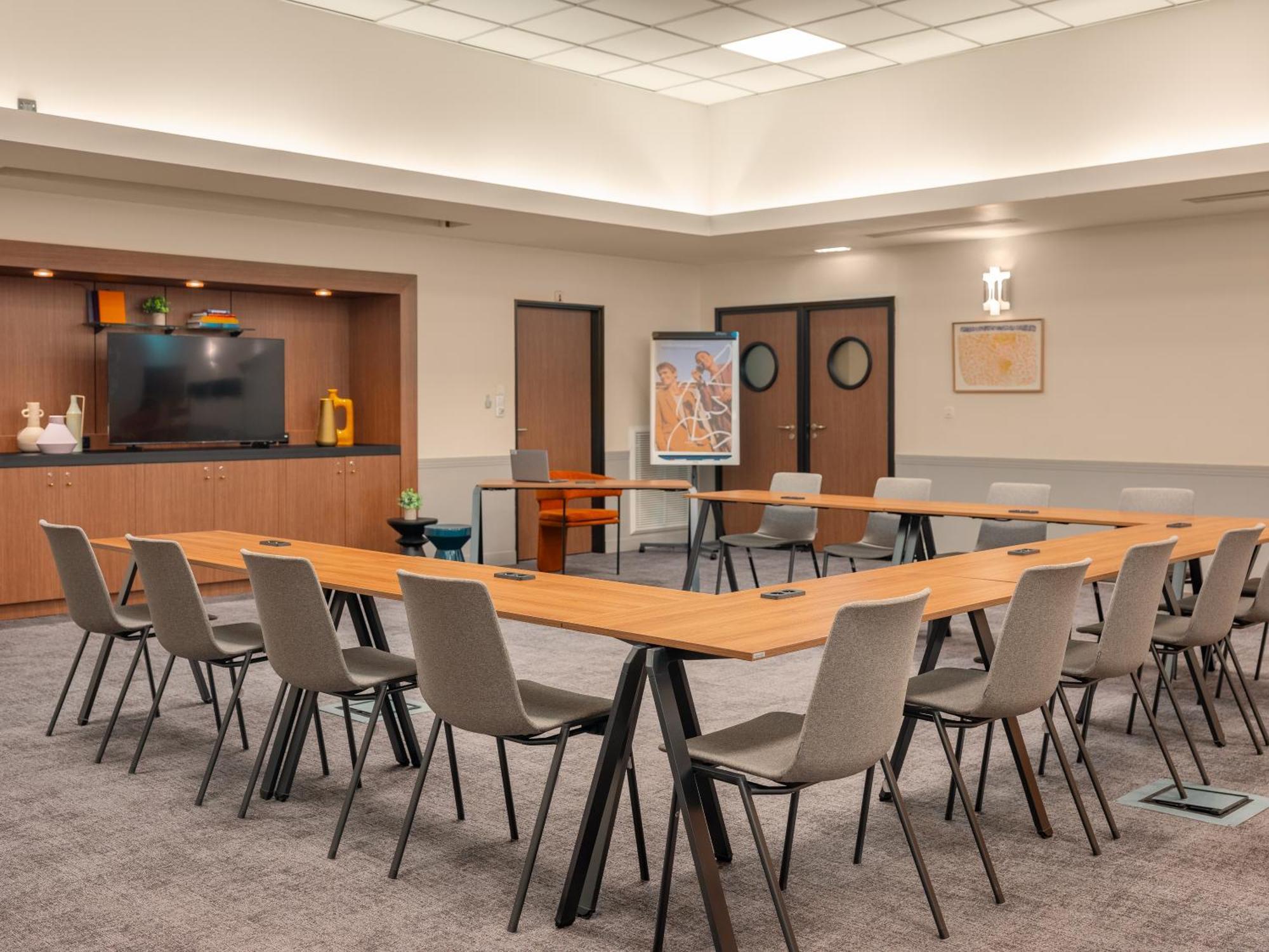 Mercure Gare Montparnasse Tgv Hotel 4*
