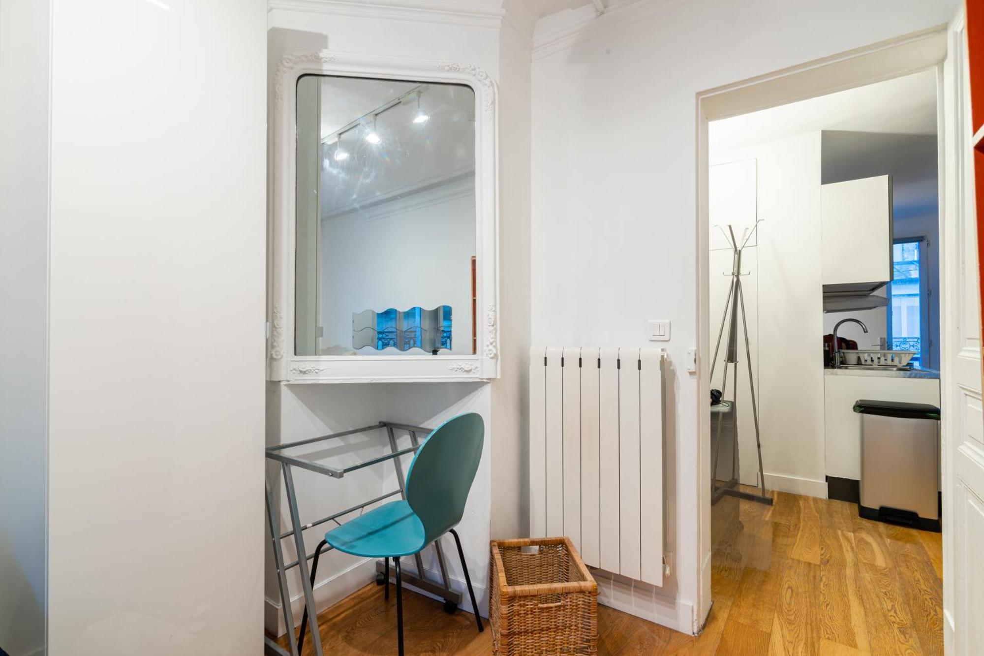 Apartment Luxurious 1 Bedroom Tour Eiffel Saint Dominique Free Netflix