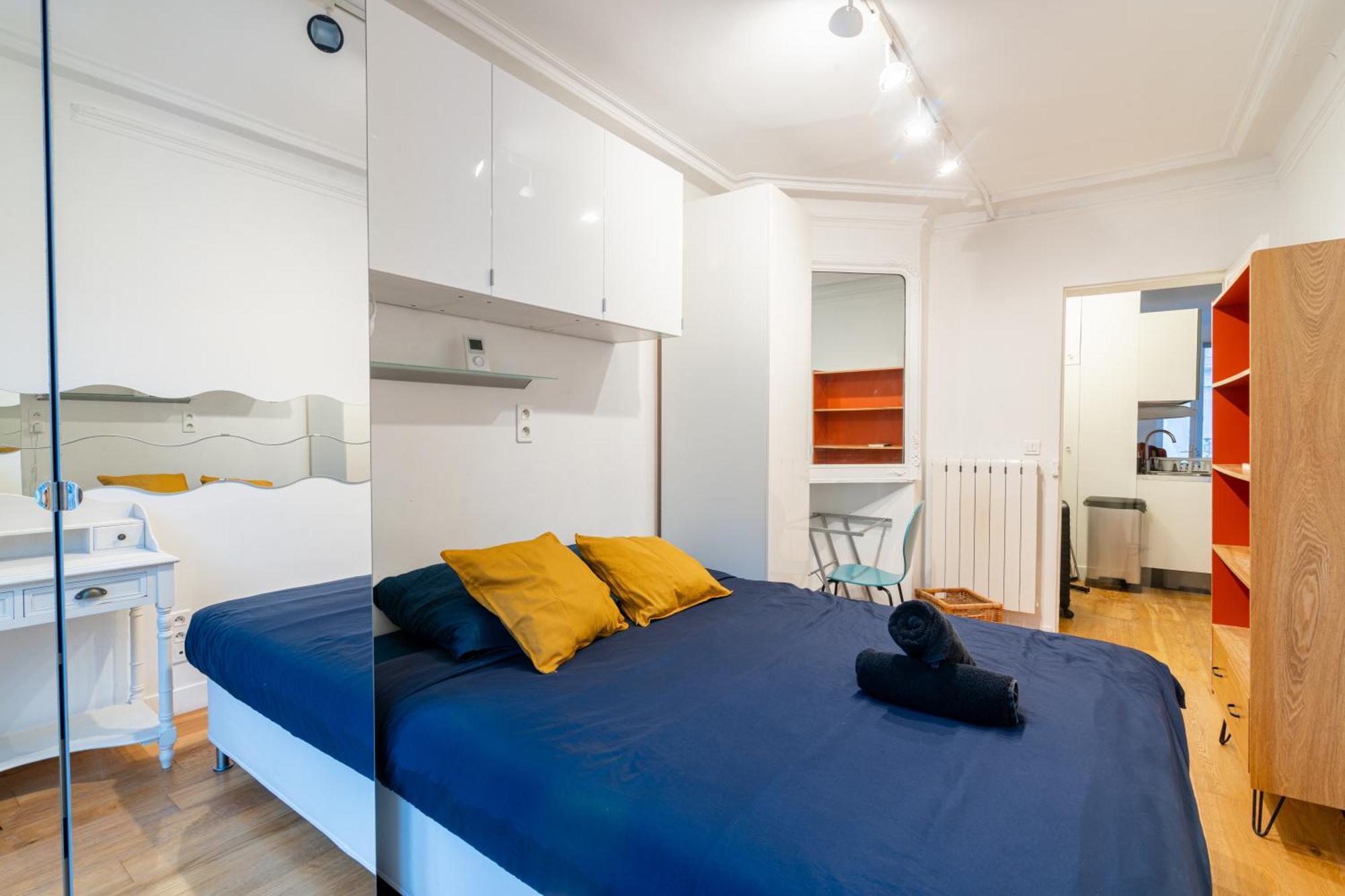 Luxurious 1 Bedroom Tour Eiffel Saint Dominique Free Netflix Apartment