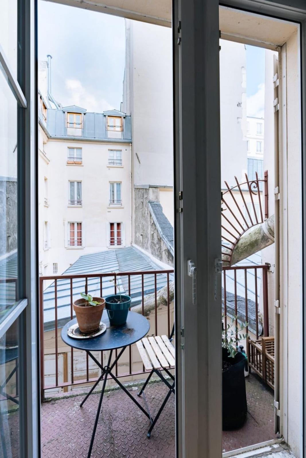 Apartment & Peaceful For 5 Republique! *
