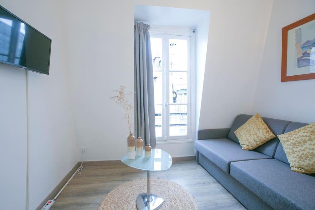 Heavenly & Cozy Parisian Flat - Place Voltaire