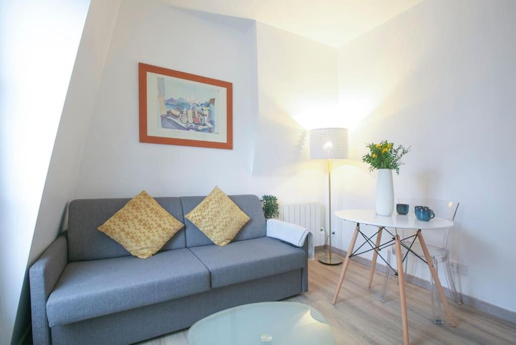 Heavenly & Cozy Parisian Flat - Place Voltaire *