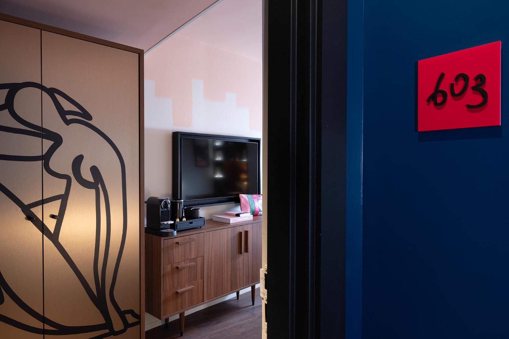Les Artistes Hotel