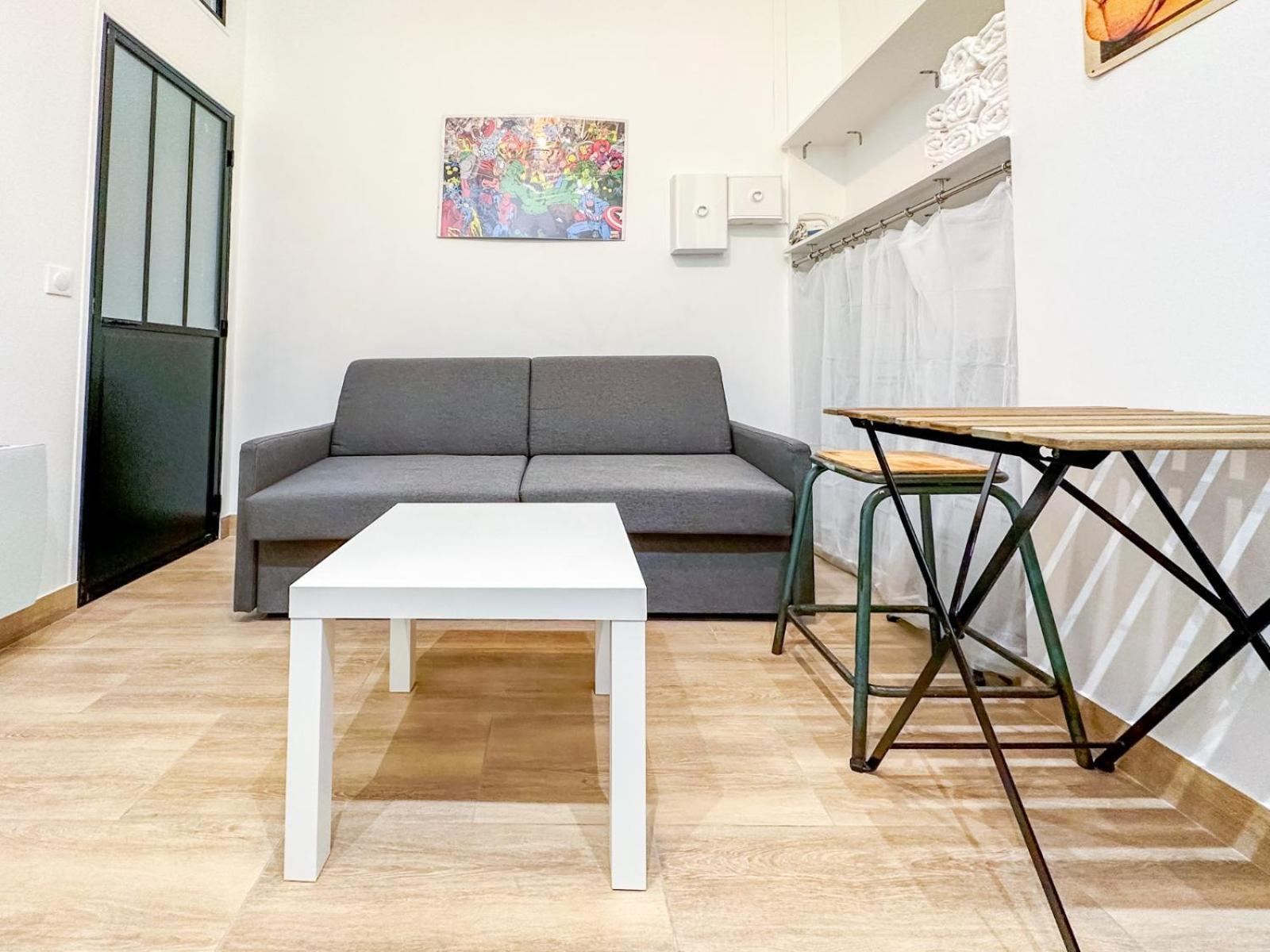 Marais - Canal St Martin 20m2 Apartment *