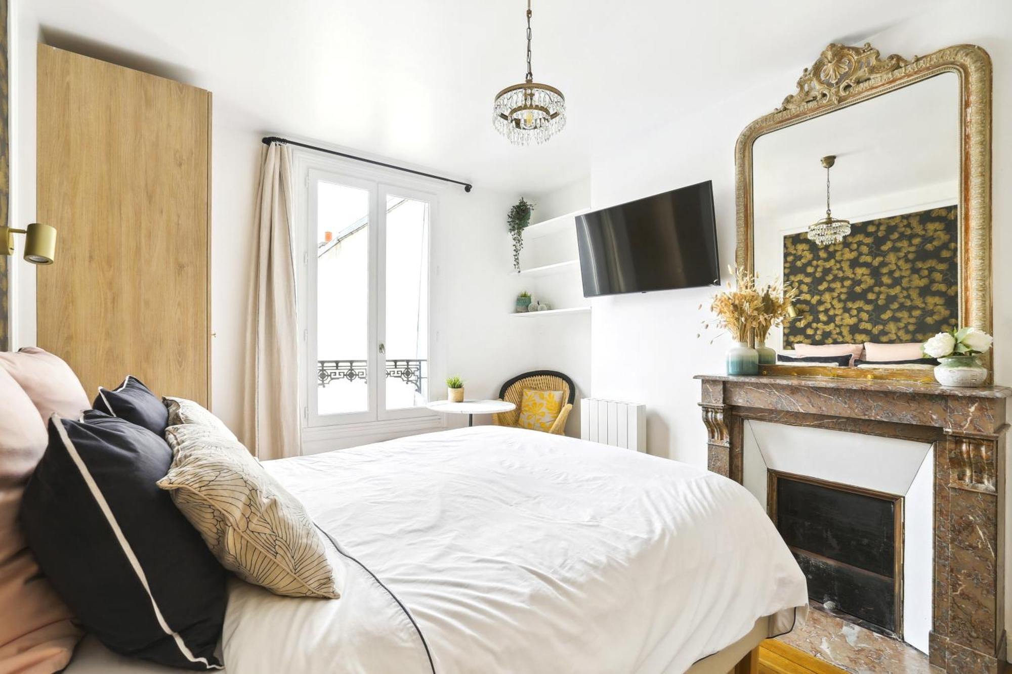 Stunning Architect Near Le Marais Apartment