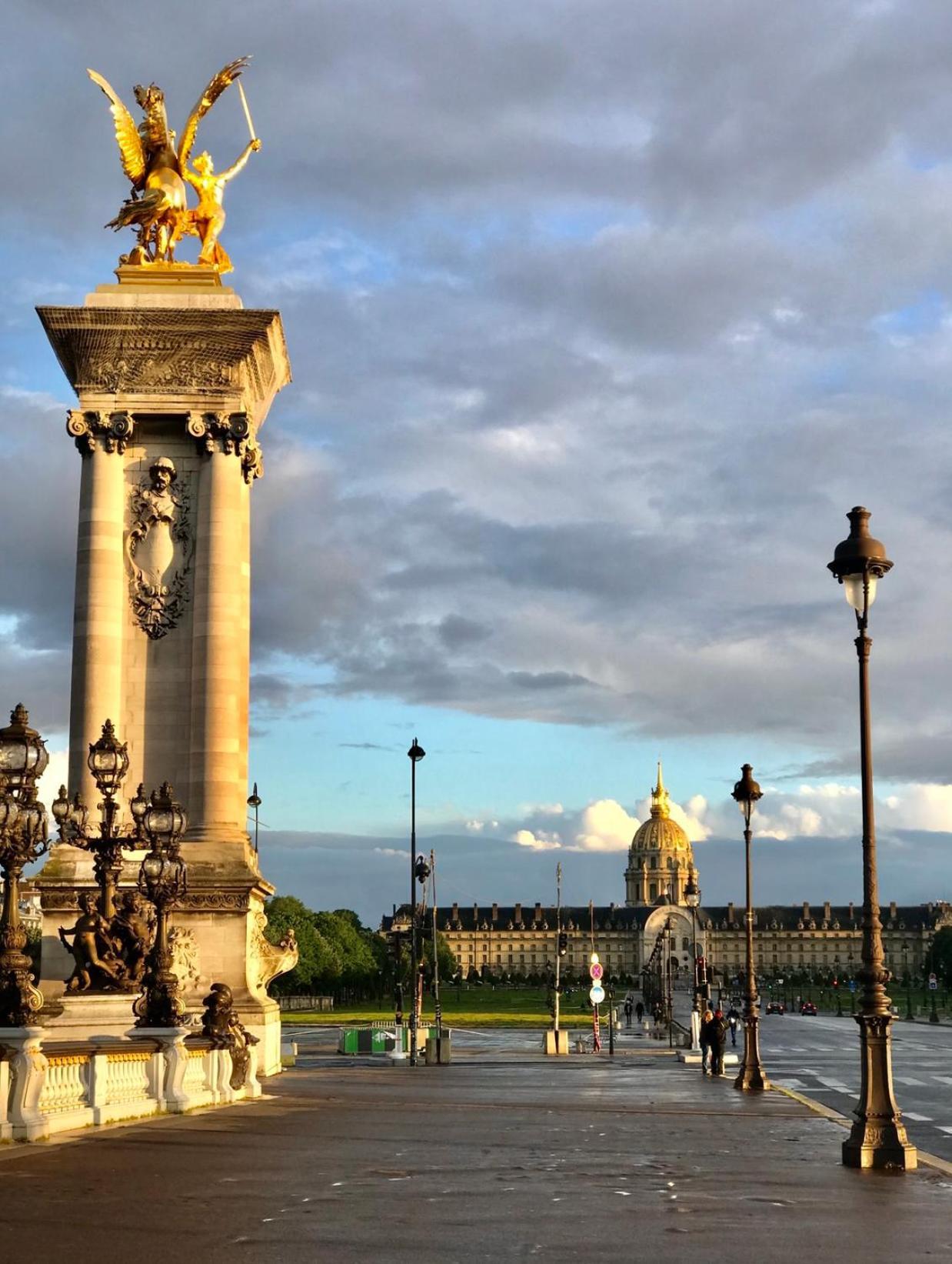 Avenue Montaigne Bienvenue * Paris
