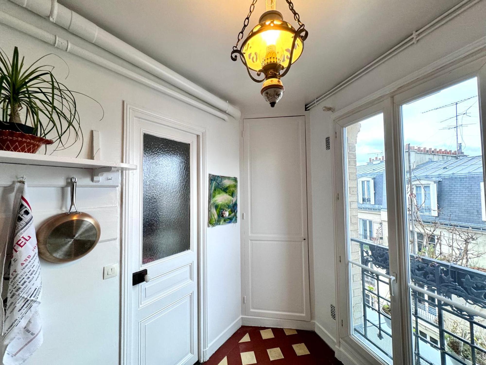 2 Bedrooms Chic 18th District