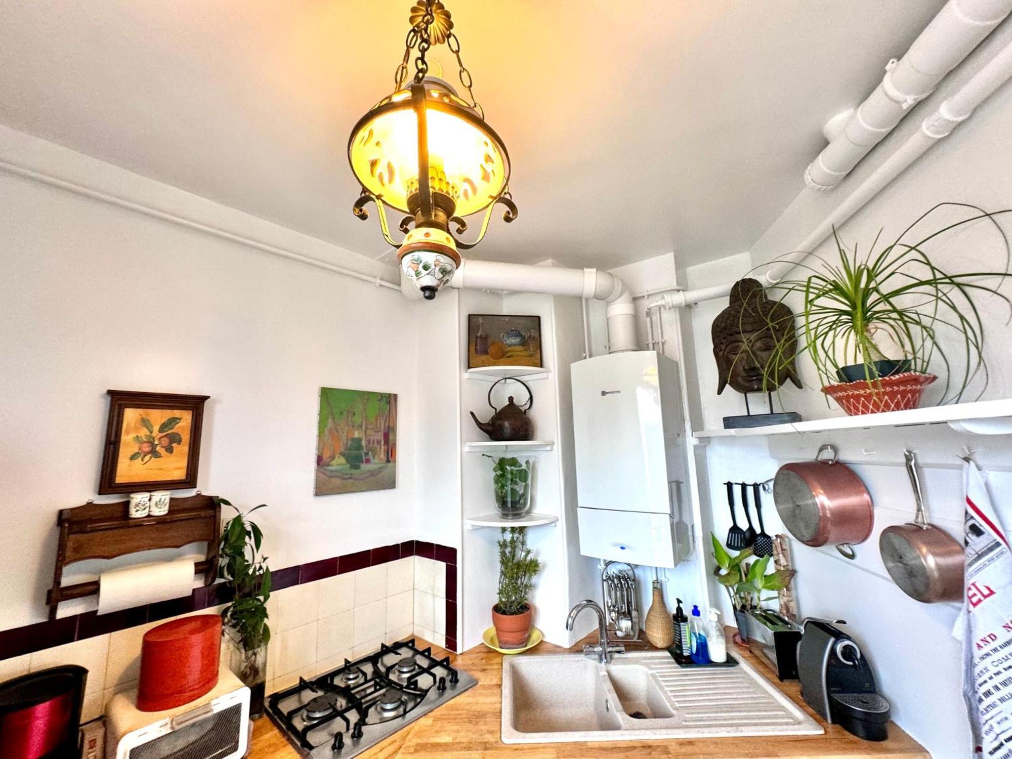 2 Bedrooms Chic 18th District Apartment *