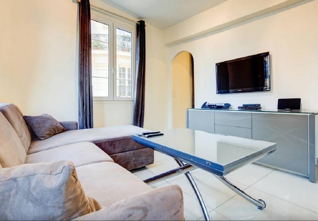 Notre Dame Bright Apartment *