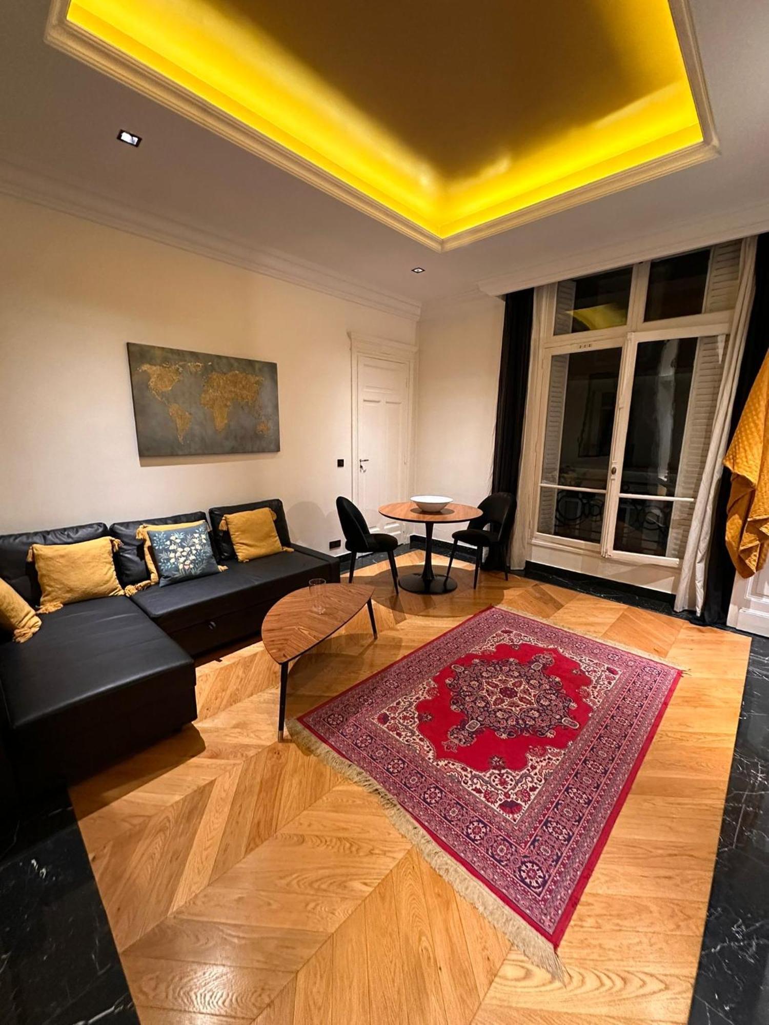 Appartement Cosy Sur Les Champs-elysées