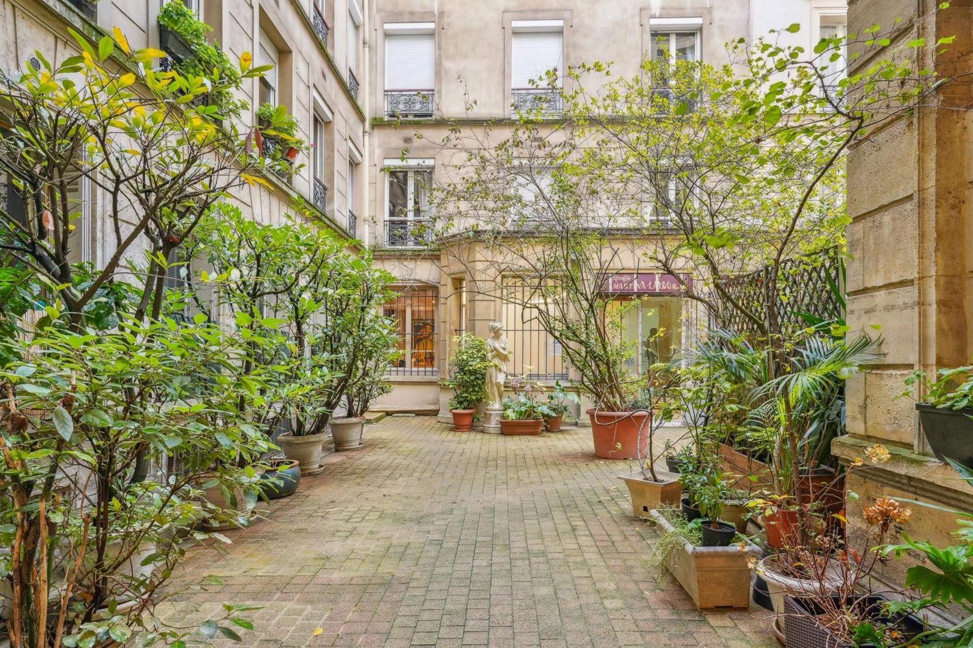 Apartment Luxury La Tour Paris