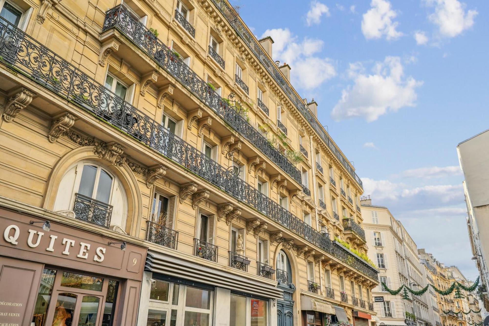 Luxury La Tour * Paris