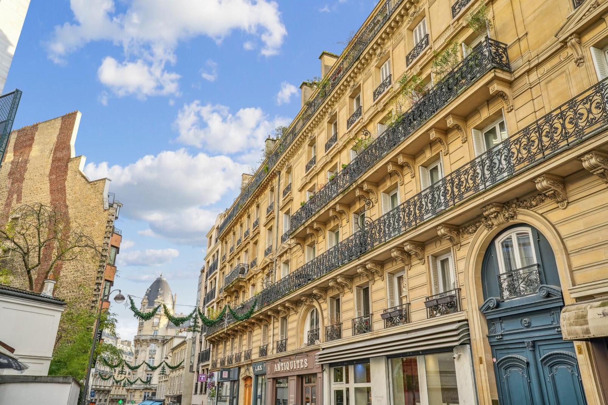 Luxury La Tour Paris