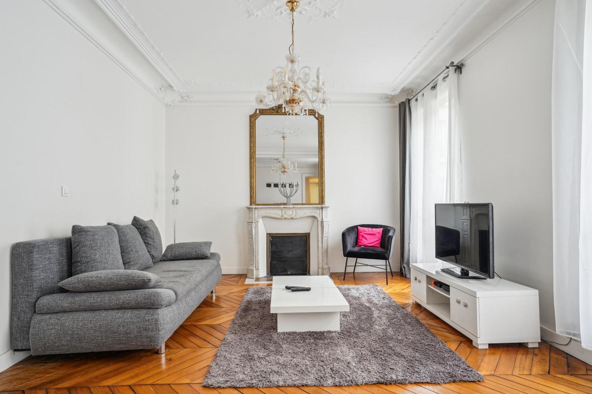 Luxury La Tour Apartment Paris